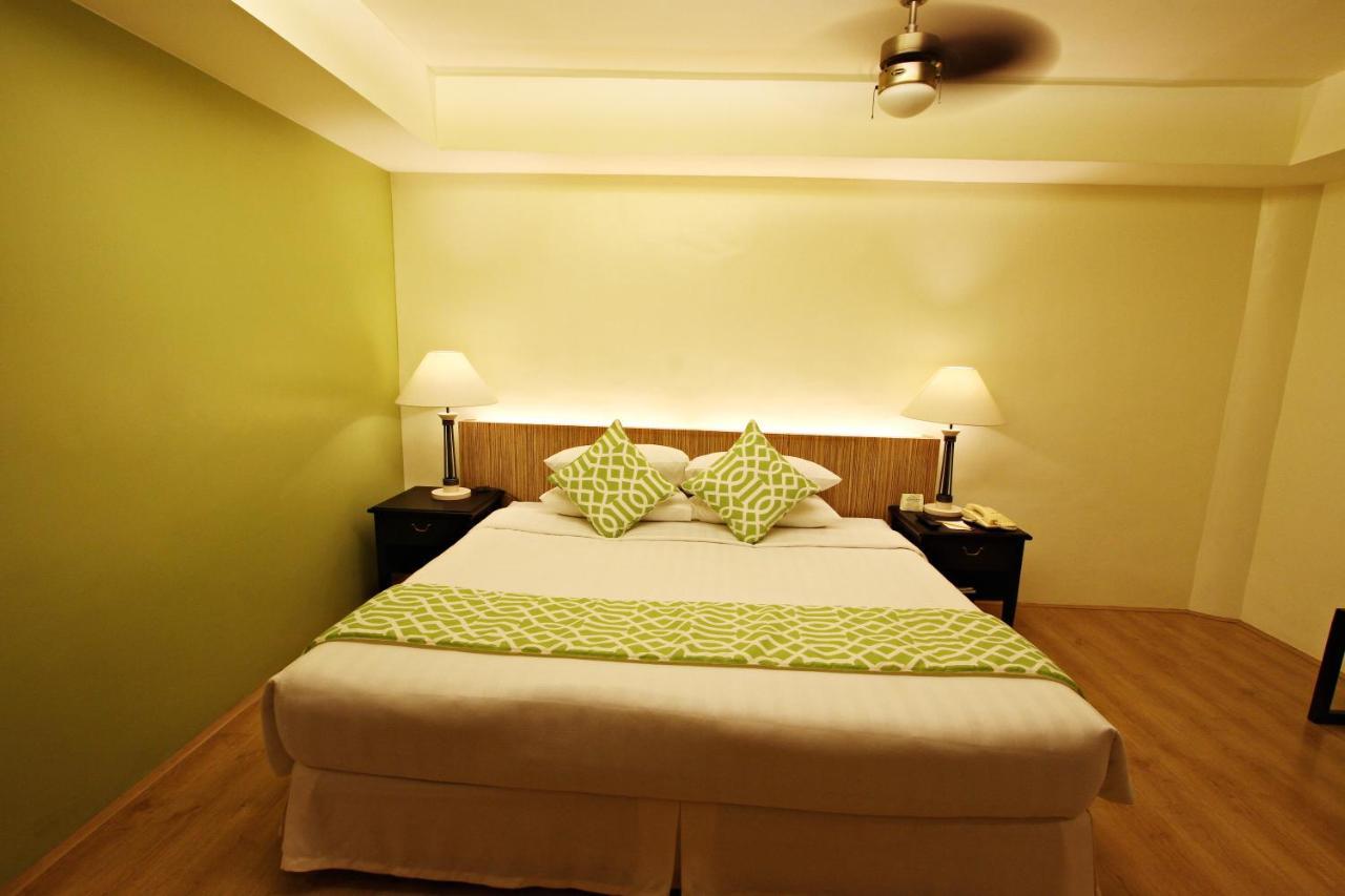 Hotel Fleuris Puerto Princesa Buitenkant foto