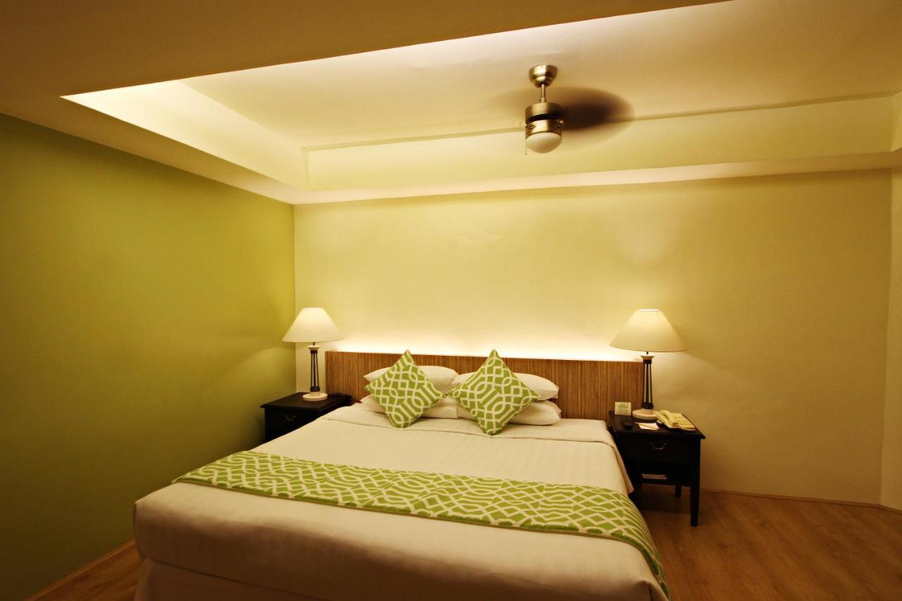 Hotel Fleuris Puerto Princesa Buitenkant foto