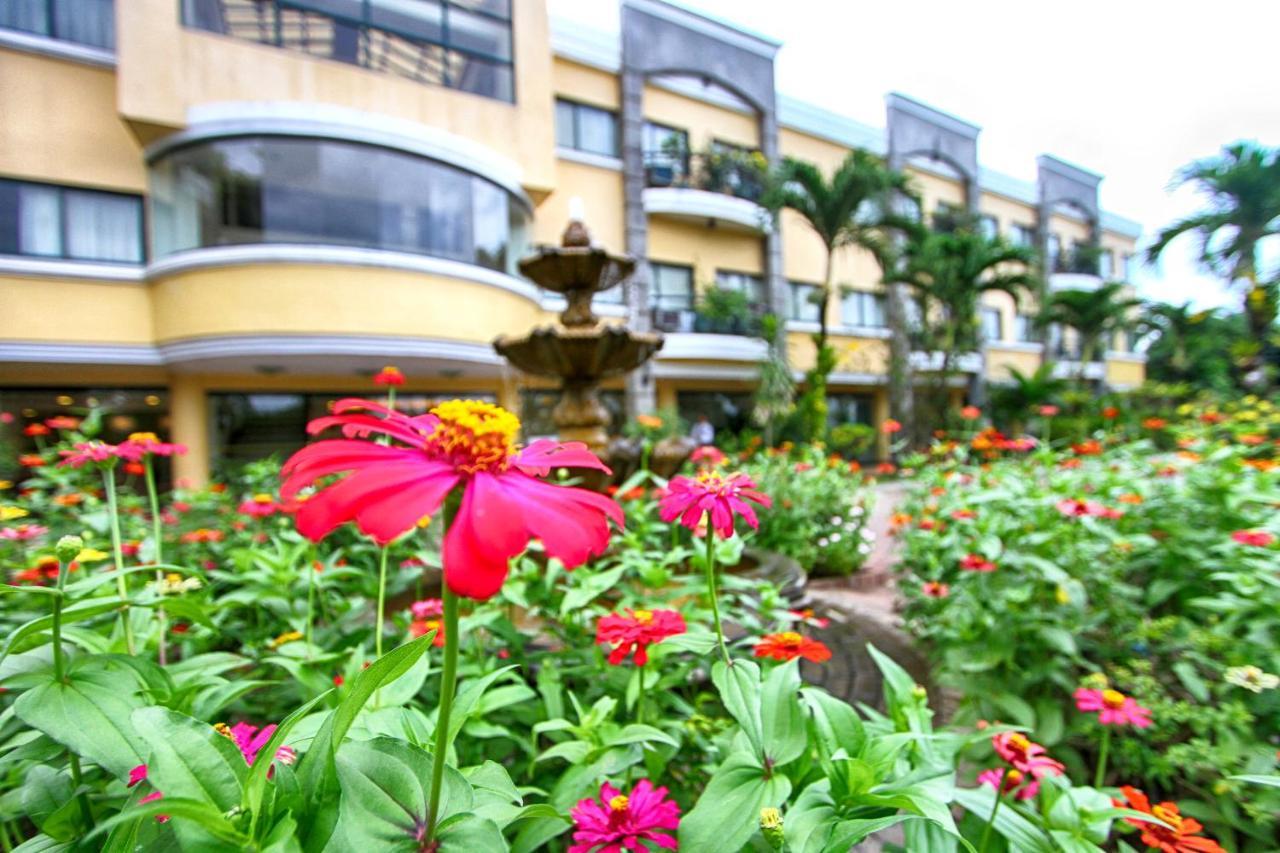 Hotel Fleuris Puerto Princesa Buitenkant foto