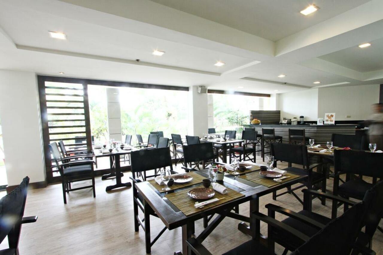 Hotel Fleuris Puerto Princesa Buitenkant foto
