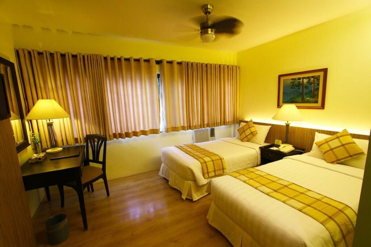 Hotel Fleuris Puerto Princesa Buitenkant foto