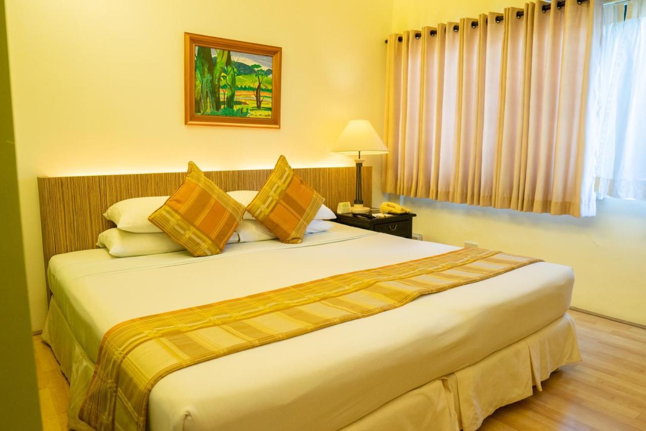 Hotel Fleuris Puerto Princesa Buitenkant foto