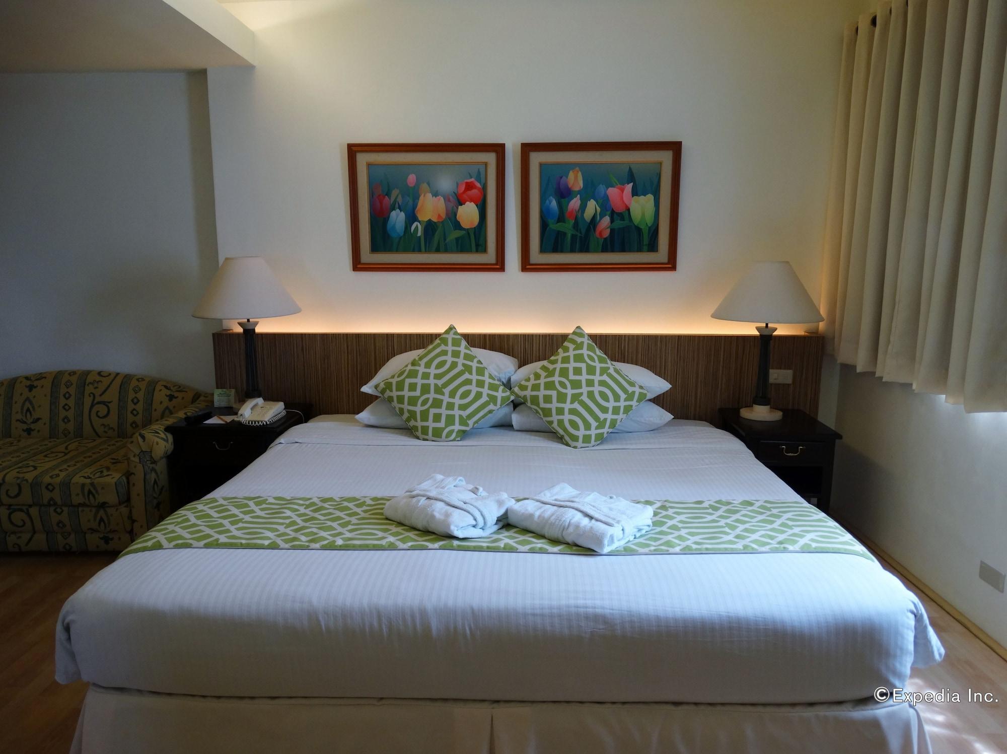Hotel Fleuris Puerto Princesa Buitenkant foto