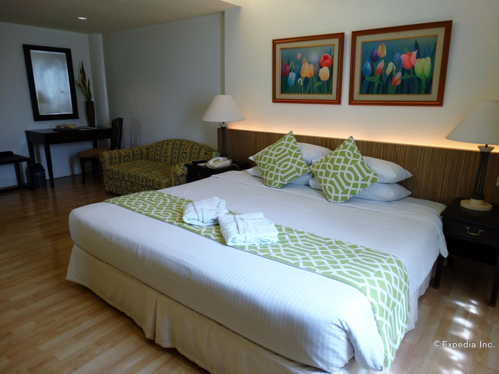 Hotel Fleuris Puerto Princesa Buitenkant foto
