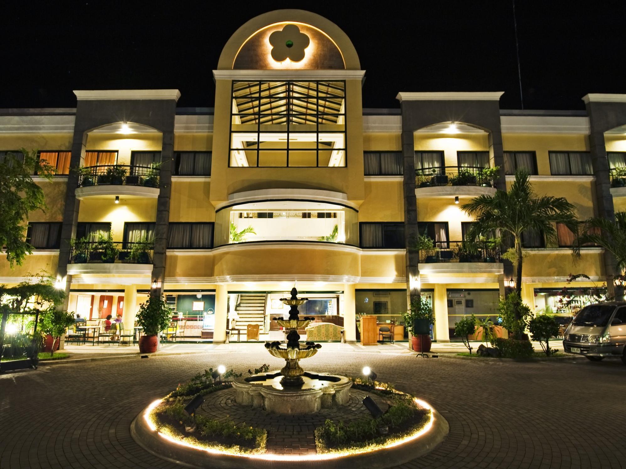 Hotel Fleuris Puerto Princesa Buitenkant foto