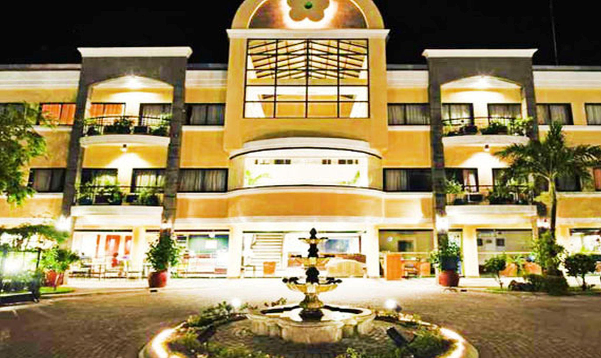 Hotel Fleuris Puerto Princesa Buitenkant foto