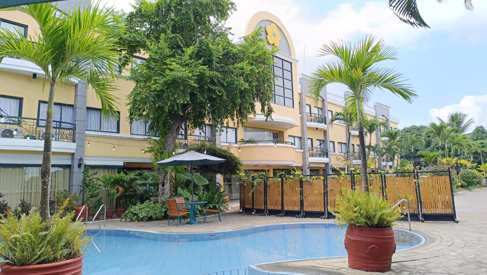 Hotel Fleuris Puerto Princesa Buitenkant foto