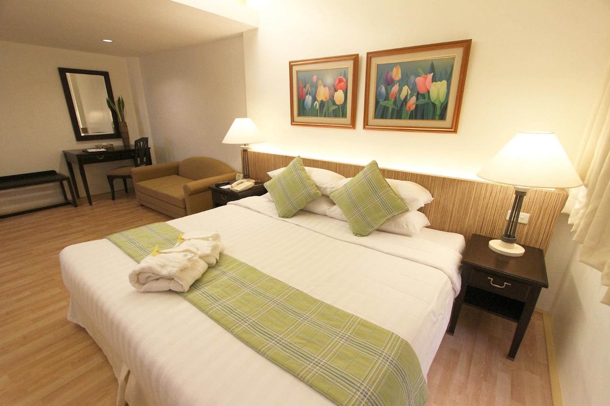 Hotel Fleuris Puerto Princesa Buitenkant foto
