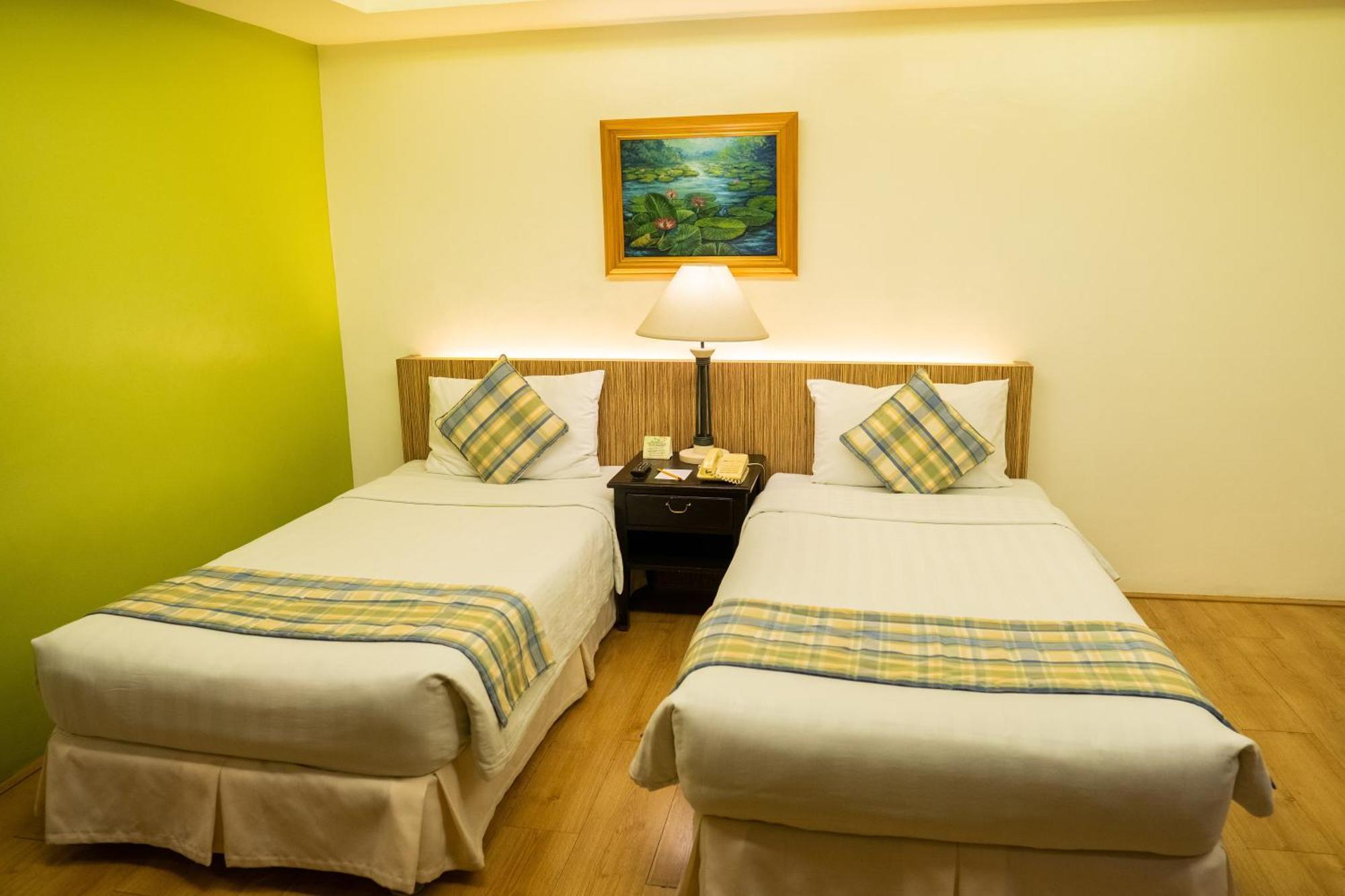 Hotel Fleuris Puerto Princesa Buitenkant foto