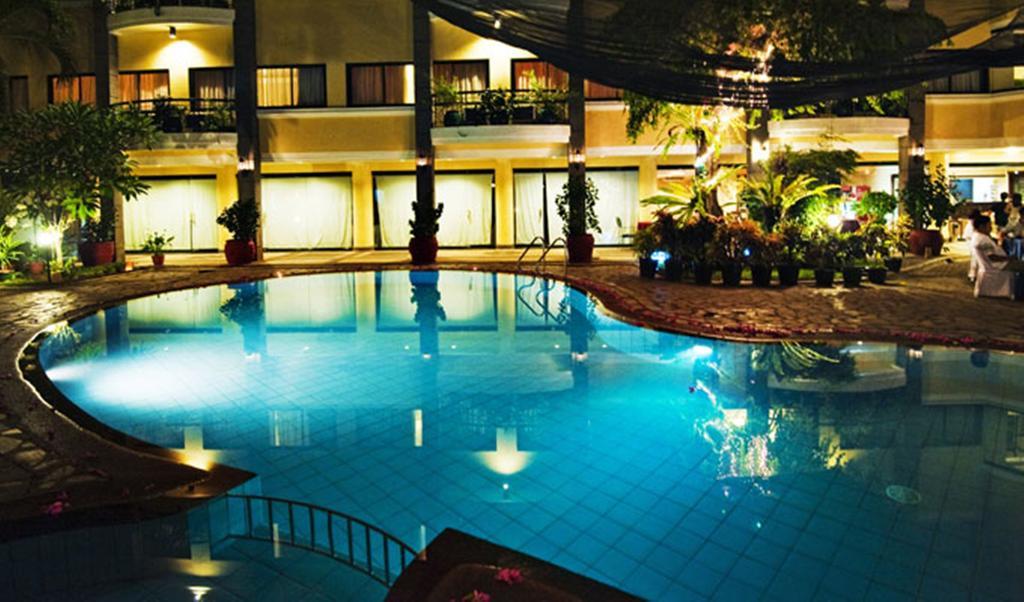 Hotel Fleuris Puerto Princesa Buitenkant foto