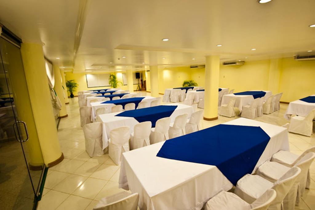 Hotel Fleuris Puerto Princesa Buitenkant foto